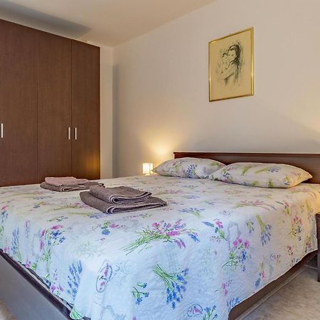 Cozy Apartment In Pula With Kitchen Zewnętrze zdjęcie