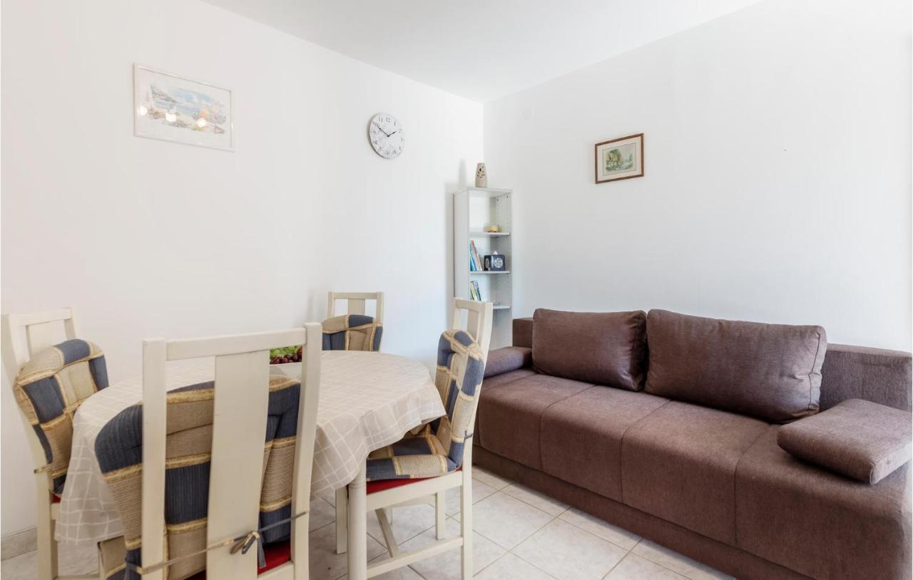 Cozy Apartment In Pula With Kitchen Zewnętrze zdjęcie