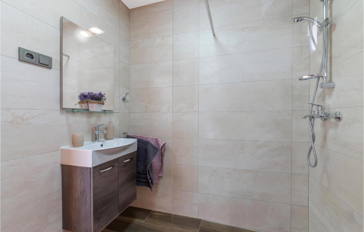 Cozy Apartment In Pula With Kitchen Zewnętrze zdjęcie
