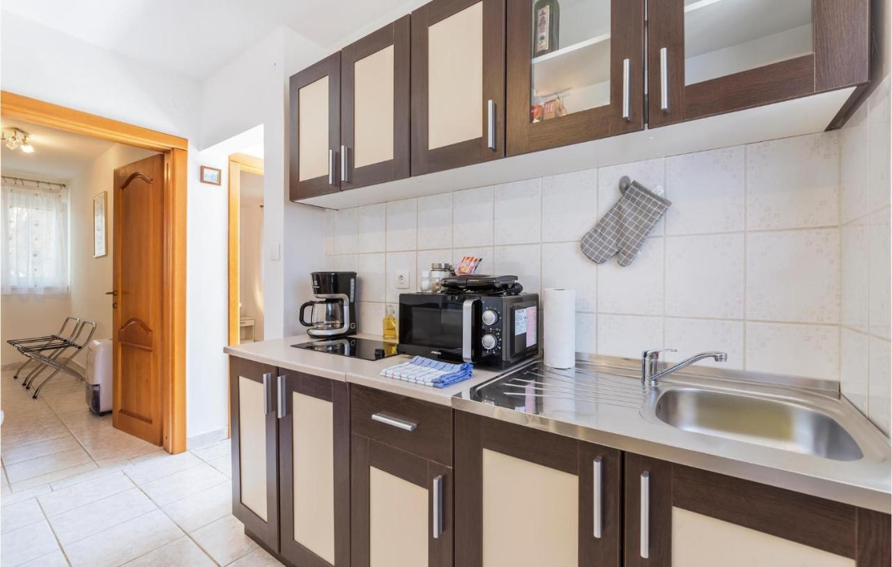 Cozy Apartment In Pula With Kitchen Zewnętrze zdjęcie